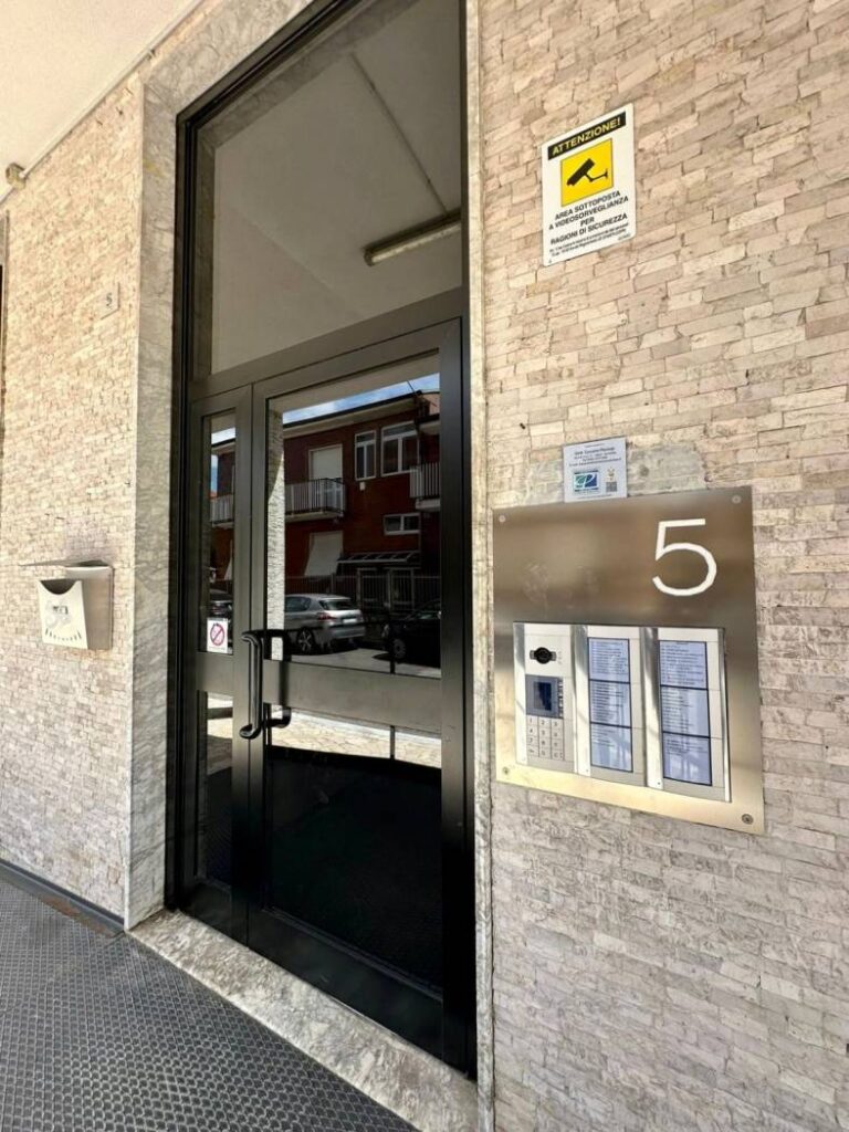 ESTERNI 1